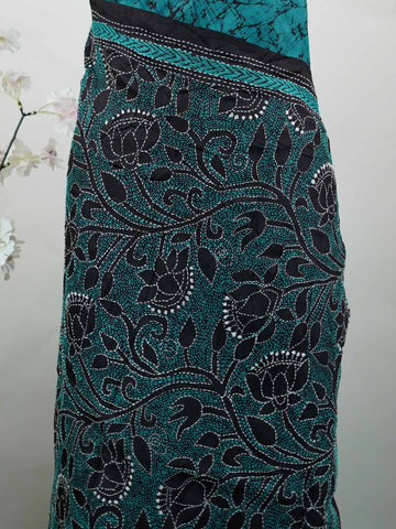 Tussar A striking blue soft silk saree paired with deep black accents, creating a bold and elegant contrast.br
Detailed with fine Kantha stitching and modern digital prints, it beautifully blends heritage craft with contemporary style. Varuni - Tussar Silk Saree | Kantha Embroidery - Manoranjitham Weaves - Handloom Store
