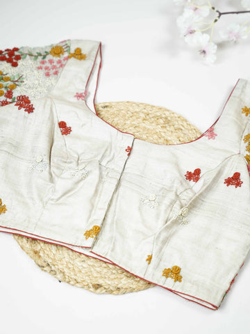 Tussar This elegant off-white Tussar blouse features finely stitched hand embroidery work.br data-start=83 data-end=86The front is adorned with small floral motifs, adding a subtle and graceful charm.br data-start=168 data-end=171The back is richly detailed with full embroidery, showcasing intricate craftsmanship.br data-start=256 data-end=259Perfect for ethnic wear, it offers a timeless and beautifully balanced traditional look. Vinyasa - Tussar Silk Saree | Hand Embroidered - Manoranjitham Weaves - Handlo
