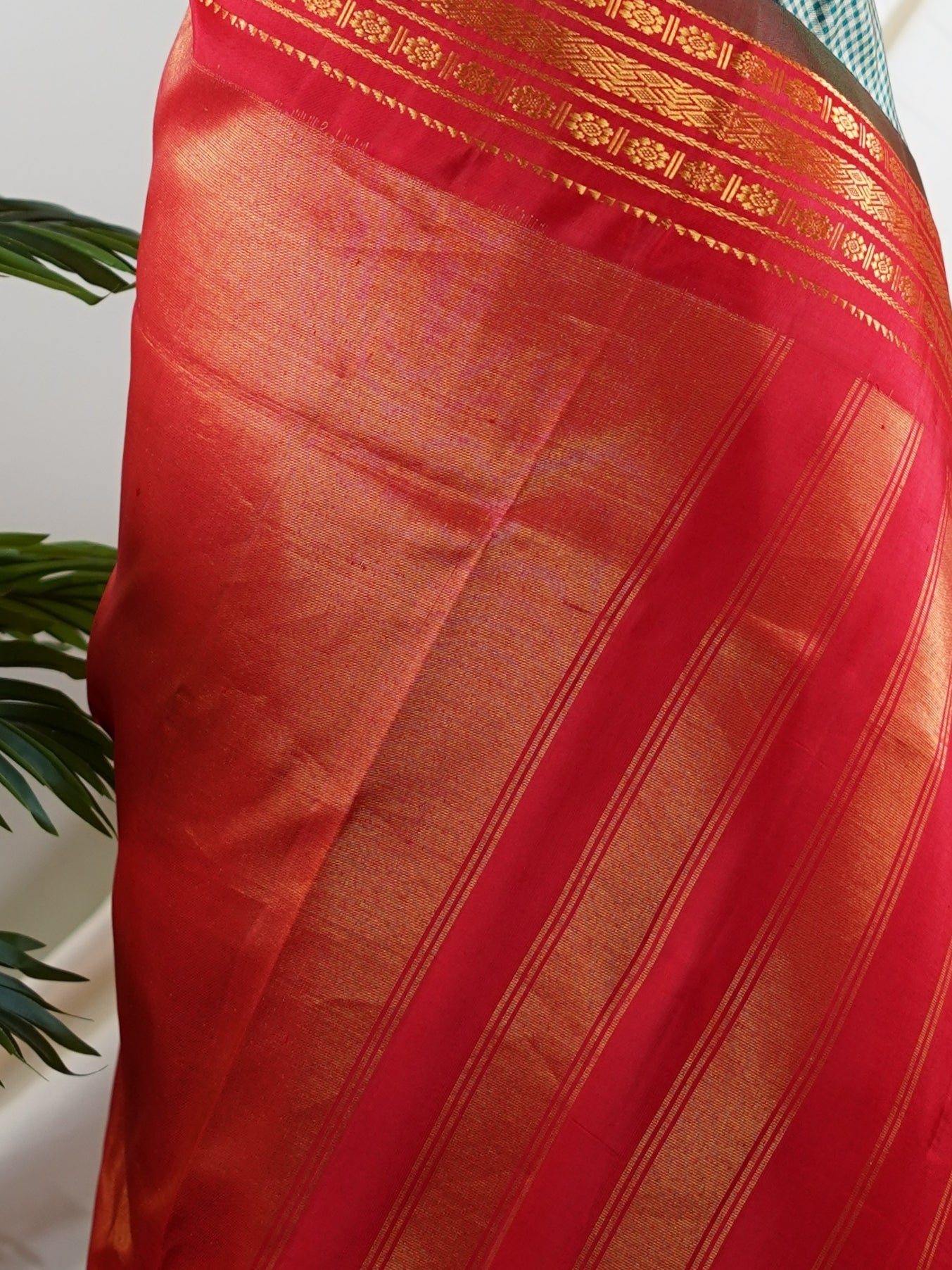 Gadwal Silk Green 100% Pure Silk  - Manoranjitham Weaves - Handloom Store