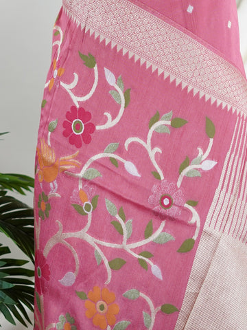 Georgette This exquisite Pink Georgette saree features delicate gold fine zari work accentuating elegant floral motifs throughout. Crafted meticulously on handloom in Varanasi, it measures 6.3 metres, perfect for graceful draping. Gentle care is recommended — hand wash or dry clean only to preserve its delicate beauty and intricate details. Lingasri - Pink Georgette Saree - Manoranjitham Weaves - Handloom Store
