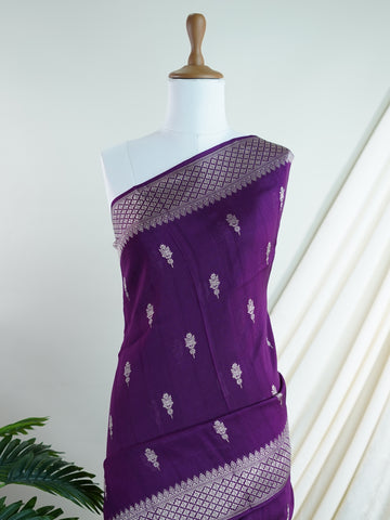 Georgette This Tussar Georgette saree from Varanasi brings together the textured richness of tussar silk with the fluid grace of georgette. Woven on a powerloom, it drapes light and airy, perfect for effortless elegance. Ideal for both day events and evening gatherings, it reflects quiet sophistication with a modern twist on tradition. Indumathi - Georgette Saree | Handwoven | Varanasi - Manoranjitham Weaves - Handloom Store