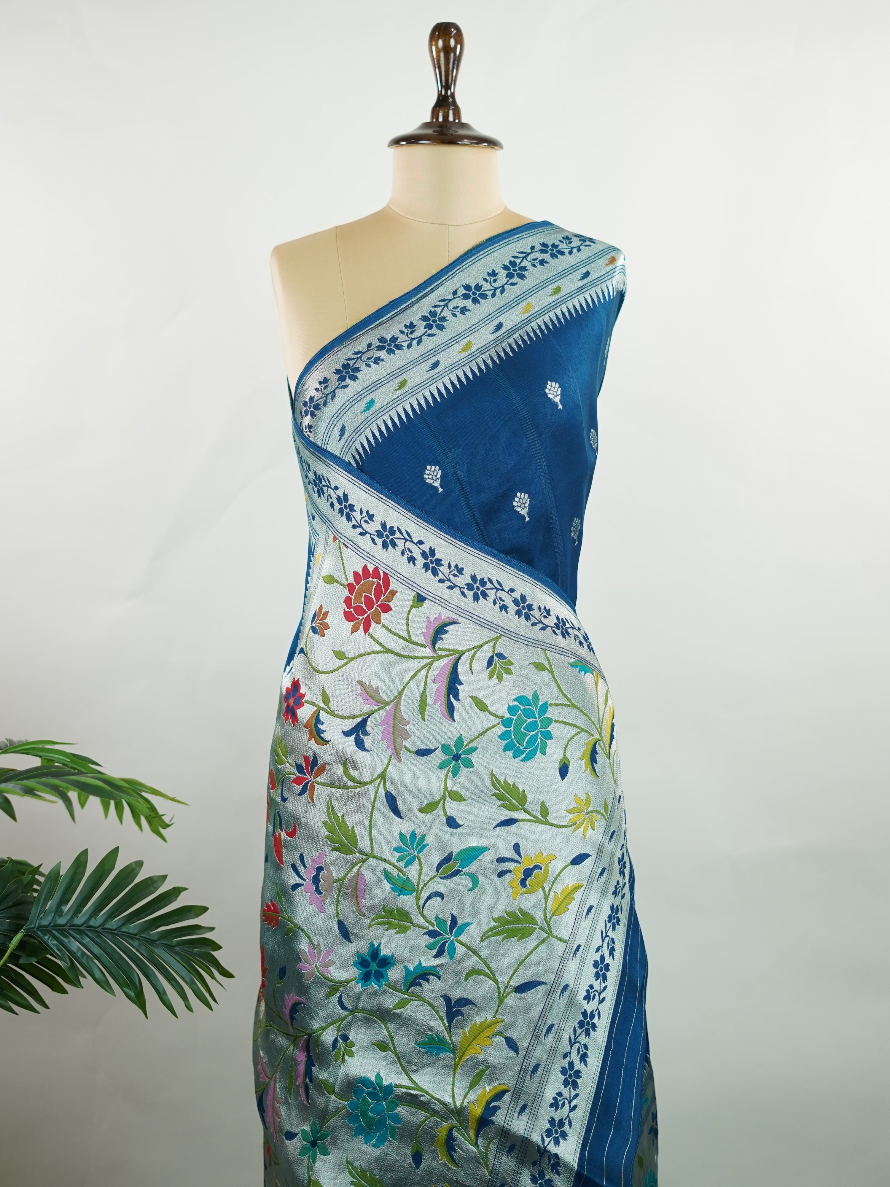 Georgette This Tussar Georgette saree from Varanasi brings together the textured richness of tussar silk with the fluid grace of georgette. Woven on a powerloom, it drapes light and airy, perfect for effortless elegance. Ideal for both day events and evening gatherings, it reflects quiet sophistication with a modern twist on tradition. Sharada - Georgette Saree | Handwoven | Varanasi - Manoranjitham Weaves - Handloom Store