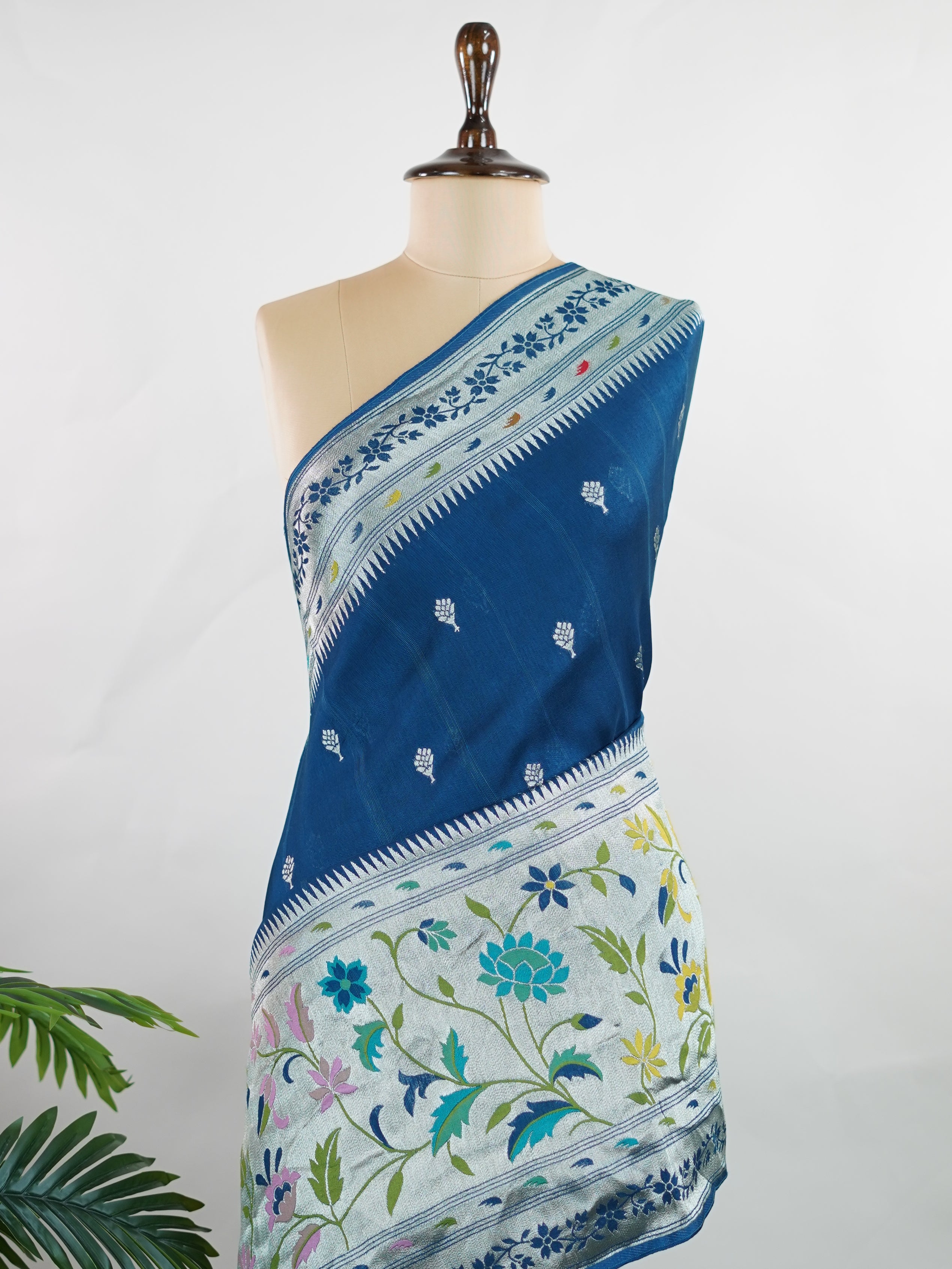 Georgette This Tussar Georgette saree from Varanasi brings together the textured richness of tussar silk with the fluid grace of georgette. Woven on a powerloom, it drapes light and airy, perfect for effortless elegance. Ideal for both day events and evening gatherings, it reflects quiet sophistication with a modern twist on tradition. Sharada - Georgette Saree | Handwoven | Varanasi - Manoranjitham Weaves - Handloom Store