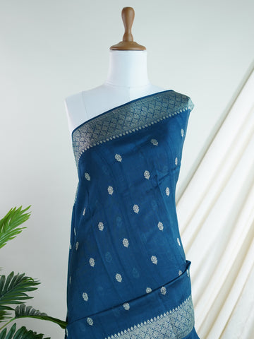 Georgette This Tussar Georgette saree from Varanasi brings together the textured richness of tussar silk with the fluid grace of georgette. Woven on a powerloom, it drapes light and airy, perfect for effortless elegance. Ideal for both day events and evening gatherings, it reflects quiet sophistication with a modern twist on tradition. Jayalakshmi - Georgette Saree | Handwoven | Varanasi - Manoranjitham Weaves - Handloom Store