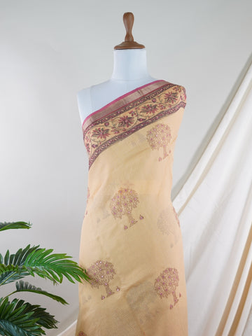 Kota A masterpiece in Chiniya Silk, this Oange saree adorned with Bracade Motifs patterns exudes regal charm. Perfect for the modern bride who cherishes tradition. Dharmavati - Orange Handloom Pure Silk Saree | Brocade Weave - Manoranjitham Weaves - Handloom Store