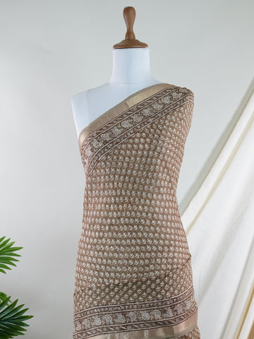 Kota A breezy Cotton Kota Doria saree adorned with delicate handblock prints and glistening mirror work—light as air, rich in tradition.br
Its translucent texture and airy drape make it perfect for summer gatherings and everyday grace.br
Every motif is stamped by hand, reflecting the charm of slow craft and timeless elegance.br
#HandloomCotton #KotaDoria #BlockPrintSaree #MirrorWork #Manoranjitham Hamsadhwani - Handloom Pure Silk Saree | Handwoven | Buttas - Manoranjitham Weaves - Handloom Store