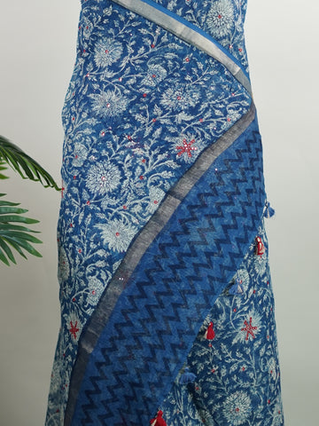 Kota A breezy Cotton Kota Doria saree adorned with delicate handblock prints and glistening mirror work—light as air, rich in tradition.br
Its translucent texture and airy drape make it perfect for summer gatherings and everyday grace.br
Every motif is stamped by hand, reflecting the charm of slow craft and timeless elegance.br
#HandloomCotton #KotaDoria #BlockPrintSaree #MirrorWork #Manoranjitham Jayamanohari - Handloom Pure Silk Saree | Handwoven | Buttas - Manoranjitham Weaves - Handloom Store