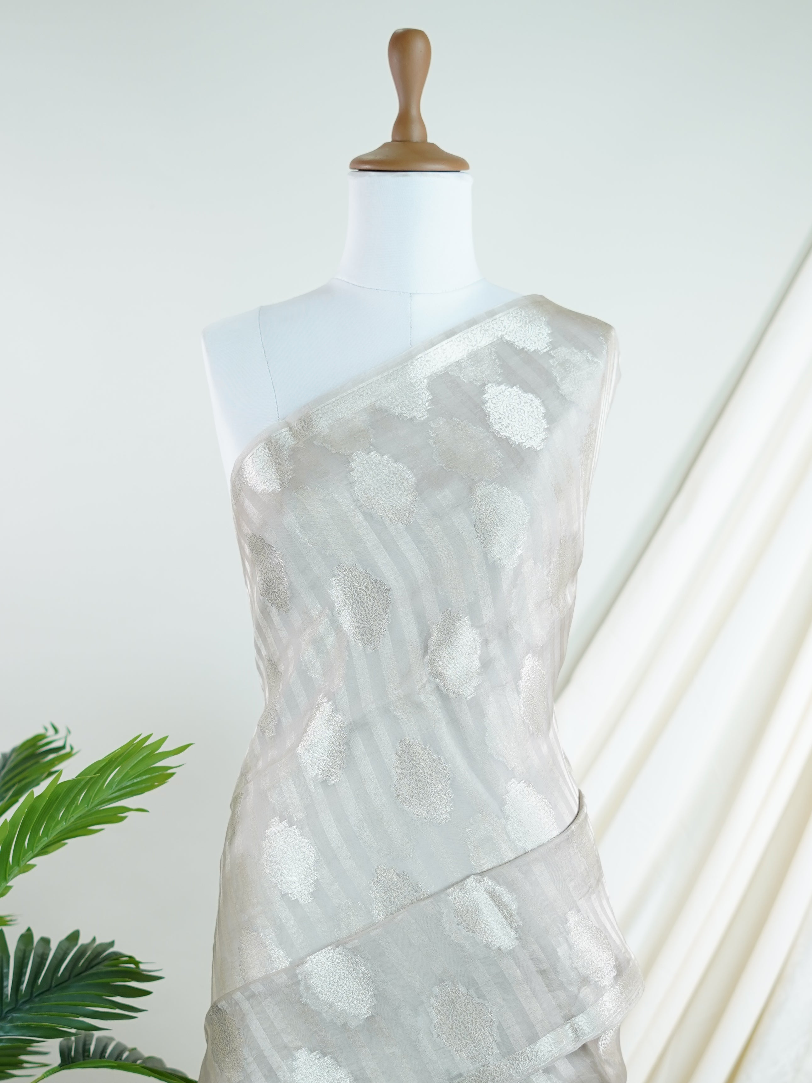 tissue Grey 100% Pure Tissue - Manoranjitham Weaves - Handloom Store