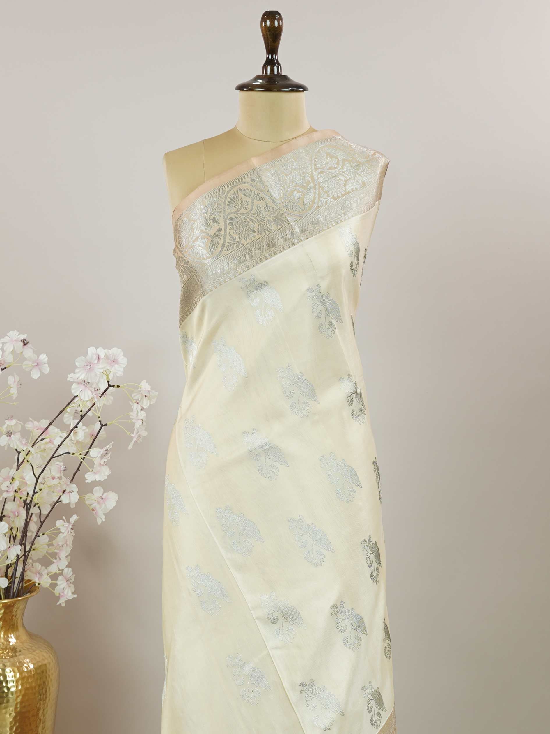 Venkatagiri Silk Woven in the heart of Andhra Pradesh, this Venkatagiri handloom saree is a symbol of regal elegance and heritage. Known for its soft texture and intricate craftsmanship, it drapes gracefully for weddings, pujas, and festive moments. Each thread carries tradition, making it a cherished piece of South Indian artistry. Lightweight yet luxurious — a true sree in every sense. Brindavanasaranga - Venkatagiri Pure Silk Saree - Manoranjitham Weaves - Handloom Store