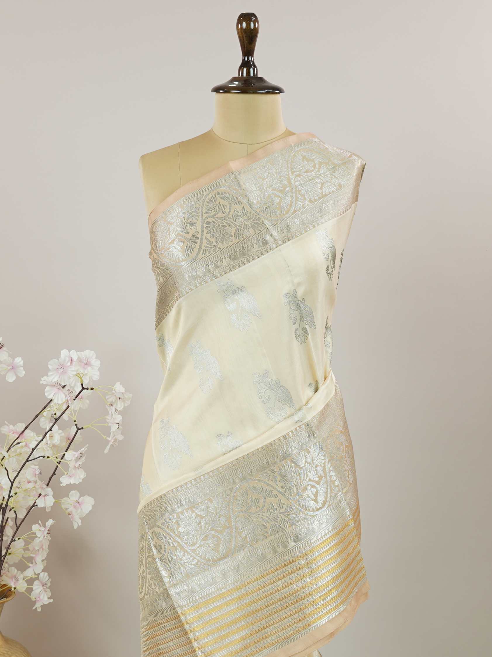 Venkatagiri Silk Woven in the heart of Andhra Pradesh, this Venkatagiri handloom saree is a symbol of regal elegance and heritage. Known for its soft texture and intricate craftsmanship, it drapes gracefully for weddings, pujas, and festive moments. Each thread carries tradition, making it a cherished piece of South Indian artistry. Lightweight yet luxurious — a true sree in every sense. Brindavanasaranga - Venkatagiri Pure Silk Saree - Manoranjitham Weaves - Handloom Store