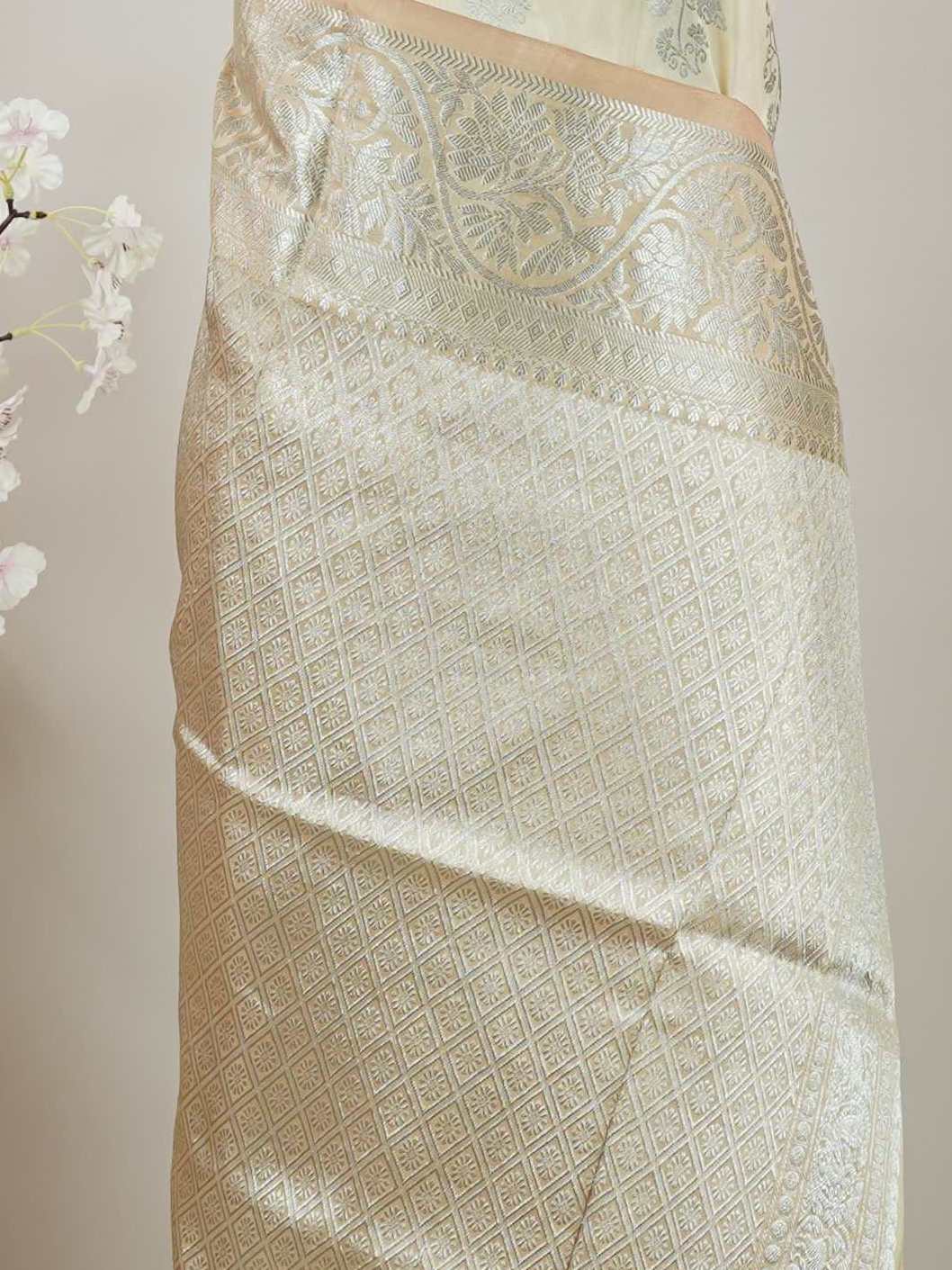 Venkatagiri Silk Woven in the heart of Andhra Pradesh, this Venkatagiri handloom saree is a symbol of regal elegance and heritage. Known for its soft texture and intricate craftsmanship, it drapes gracefully for weddings, pujas, and festive moments. Each thread carries tradition, making it a cherished piece of South Indian artistry. Lightweight yet luxurious — a true sree in every sense. Brindavanasaranga - Venkatagiri Pure Silk Saree - Manoranjitham Weaves - Handloom Store