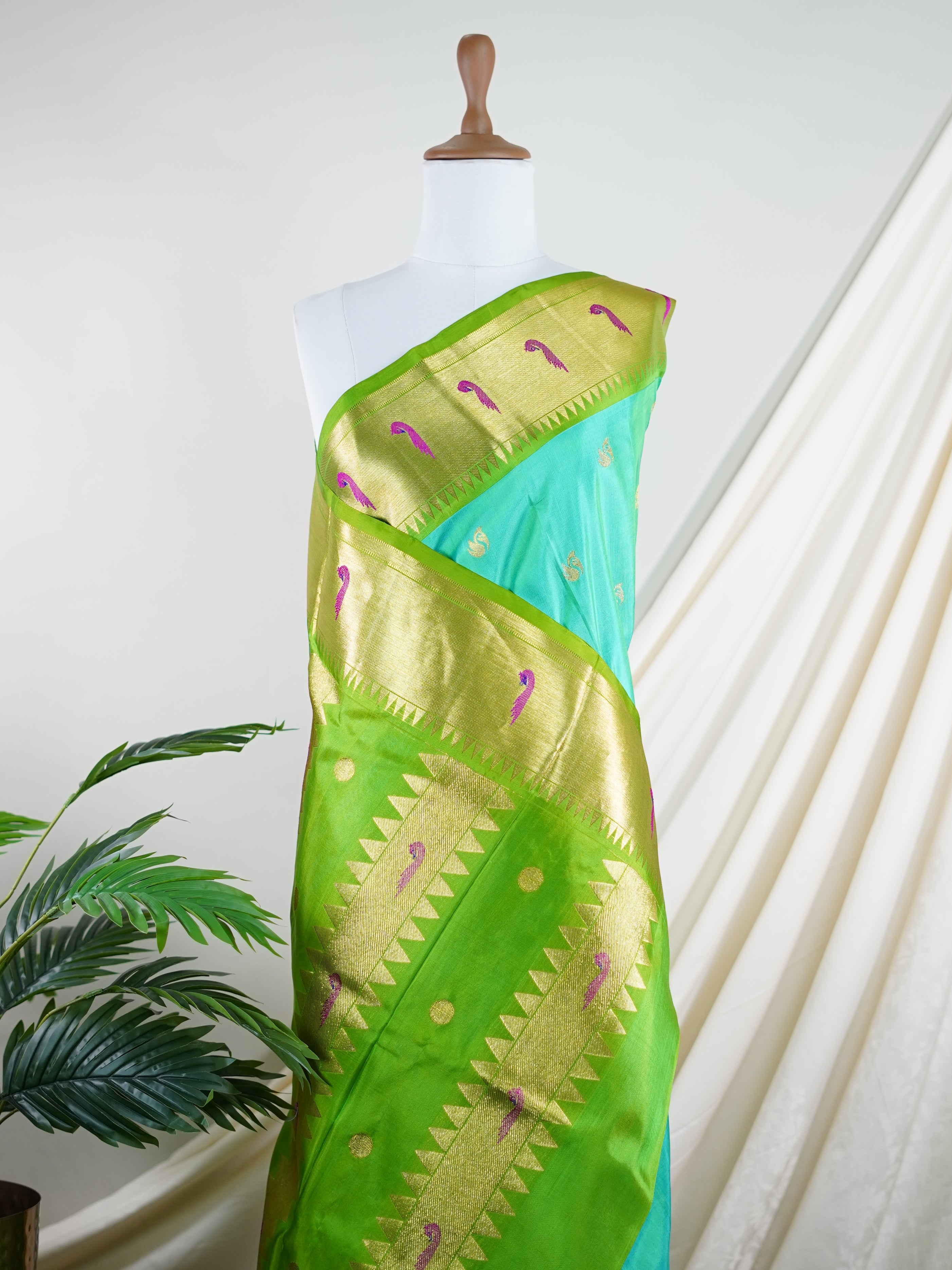 Venkatagiri Silk Green 100% Pure Silk  - Manoranjitham Weaves - Handloom Store