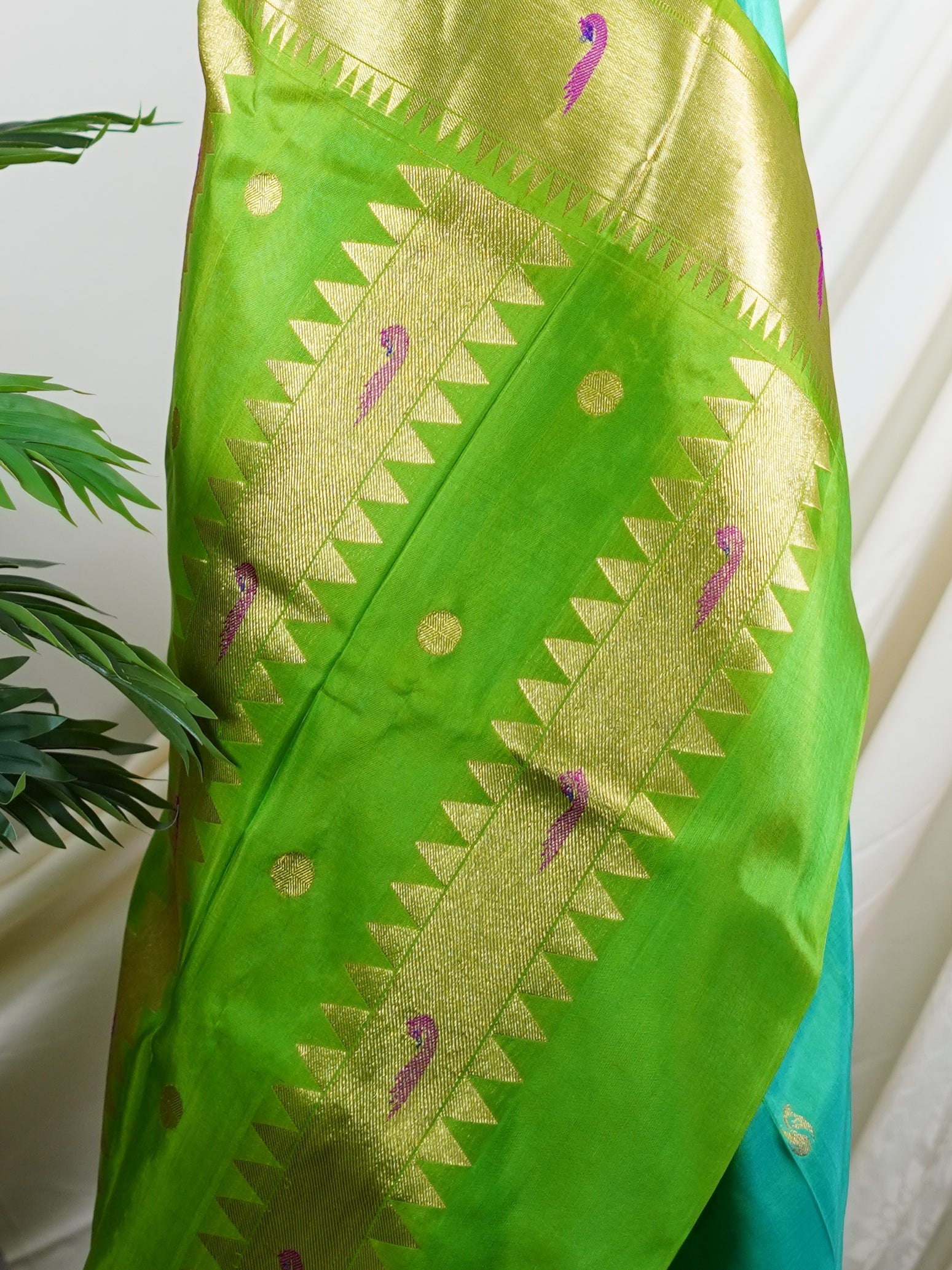 Venkatagiri Silk Green 100% Pure Silk  - Manoranjitham Weaves - Handloom Store