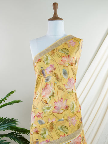Linen Kora This Linen Kora silk saree, adorned in Yellow and detailed with nan weaving, reflects the grandeur of Maharashtra. The timeless Handwork motifs enhance its bridal charm. A perfect blend of luxury and tradition, it is designed for those who appreciate fine craftsmanship. Desha - Manoranjitham Weaves - Handloom Store