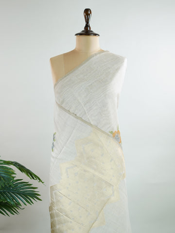 Cotton In soothing grey, this 100% Pure Cotton saree brings quiet beauty to everyday wear.br
Floral motifs bloom gently across the body, adding a soft, natural charm.br
Woven in Varanasi, it offers breathability and comfort all day long.br
A timeless choice for effortless grace.br
#PureCottonSaree #GreyElegance #FloralMotifs #VaranasiWeaves #ManoranjithamSarees Keertana - Handloom Cotton Saree | Zari Border | Traditional - Manoranjitham Weaves - Handloom Store