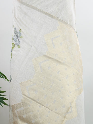 Cotton In soothing grey, this 100% Pure Cotton saree brings quiet beauty to everyday wear.br
Floral motifs bloom gently across the body, adding a soft, natural charm.br
Woven in Varanasi, it offers breathability and comfort all day long.br
A timeless choice for effortless grace.br
#PureCottonSaree #GreyElegance #FloralMotifs #VaranasiWeaves #ManoranjithamSarees Mahitha - Handloom Cotton Saree | Zari Border | Traditional - Manoranjitham Weaves - Handloom Store
