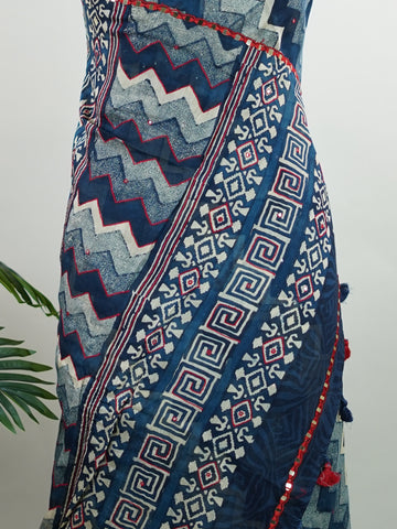 Cotton A breezy Cotton Kota Doria saree adorned with delicate handblock prints and glistening mirror work—light as air, rich in tradition.br
Its translucent texture and airy drape make it perfect for summer gatherings and everyday grace.br
Every motif is stamped by hand, reflecting the charm of slow craft and timeless elegance.br
#HandloomCotton #KotaDoria #BlockPrintSaree #MirrorWork #Manoranjitham Kaanada - Handloom Cotton Saree | Zari Border | Traditional - Manoranjitham Weaves - Handloom Store