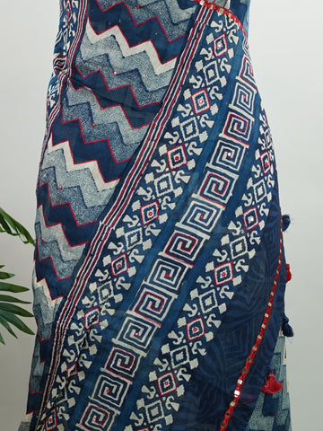 Cotton A breezy Cotton Kota Doria saree adorned with delicate handblock prints and glistening mirror work—light as air, rich in tradition.br
Its translucent texture and airy drape make it perfect for summer gatherings and everyday grace.br
Every motif is stamped by hand, reflecting the charm of slow craft and timeless elegance.br
#HandloomCotton #KotaDoria #BlockPrintSaree #MirrorWork #Manoranjitham Kalyani - Handloom Cotton Saree | Zari Border | Traditional - Manoranjitham Weaves - Handloom Store