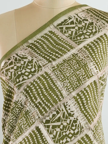 Cotton Soothing green cotton, touched with delicate gold block prints from Varanasi.br
Soft, airy, and steeped in tradition — perfect for everyday elegance.br
A versatile drape that pairs heritage craft with modern simplicity.br
#VaranasiCotton #BlockPrintSaree #HandloomHeritage Saraswathi - Green Handloom Cotton Saree | Zari Border | Traditional - Manoranjitham Weaves - Handloom Store