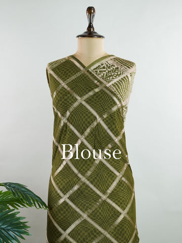 Cotton Soothing green cotton, touched with delicate gold block prints from Varanasi.br
Soft, airy, and steeped in tradition — perfect for everyday elegance.br
A versatile drape that pairs heritage craft with modern simplicity.br
#VaranasiCotton #BlockPrintSaree #HandloomHeritage Saraswathi - Green Handloom Cotton Saree | Zari Border | Traditional - Manoranjitham Weaves - Handloom Store