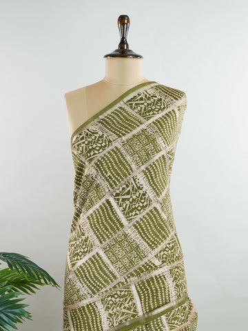 Cotton Soothing green cotton, touched with delicate gold block prints from Varanasi.br
Soft, airy, and steeped in tradition — perfect for everyday elegance.br
A versatile drape that pairs heritage craft with modern simplicity.br
#VaranasiCotton #BlockPrintSaree #HandloomHeritage Janaki - Green Handloom Cotton Saree | Zari Border | Traditional - Manoranjitham Weaves - Handloom Store