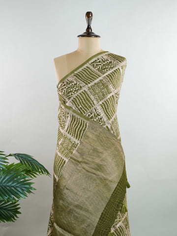 Cotton Soothing green cotton, touched with delicate gold block prints from Varanasi.br
Soft, airy, and steeped in tradition — perfect for everyday elegance.br
A versatile drape that pairs heritage craft with modern simplicity.br
#VaranasiCotton #BlockPrintSaree #HandloomHeritage Janaki - Green Handloom Cotton Saree | Zari Border | Traditional - Manoranjitham Weaves - Handloom Store