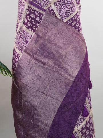Cotton A deep purple canvas brought to life with traditional gold block prints.br
Lightweight cotton from Varanasi, perfect for all-day grace and comfort.br
A blend of heritage design and subtle radiance for festive or casual charm.br
Handloom beauty in every thread. #CottonElegance #HandloomVaranasi #BlockPrintLove Lalitha - Purple Handloom Cotton Saree | Zari Border | Traditional - Manoranjitham Weaves - Handloom Store