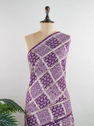 Cotton A deep purple canvas brought to life with traditional gold block prints.br
Lightweight cotton from Varanasi, perfect for all-day grace and comfort.br
A blend of heritage design and subtle radiance for festive or casual charm.br
Handloom beauty in every thread. #CottonElegance #HandloomVaranasi #BlockPrintLove Lalitha - Purple Handloom Cotton Saree | Zari Border | Traditional - Manoranjitham Weaves - Handloom Store