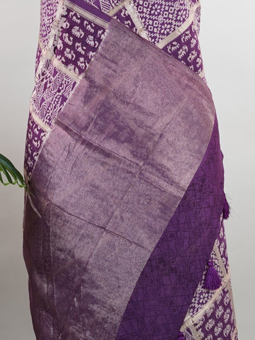 Cotton A deep purple canvas brought to life with traditional gold block prints.
Lightweight cotton from Varanasi, perfect for all-day grace and comfort.
A blend of heritage design and subtle radiance for festive or casual charm.
Handloom beauty in every thread. #CottonElegance #HandloomVaranasi #BlockPrintLove Vasundhara - Manoranjitham Weaves - Handloom Store