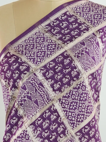 Cotton A deep purple canvas brought to life with traditional gold block prints.
Lightweight cotton from Varanasi, perfect for all-day grace and comfort.
A blend of heritage design and subtle radiance for festive or casual charm.
Handloom beauty in every thread. #CottonElegance #HandloomVaranasi #BlockPrintLove Vasundhara - Manoranjitham Weaves - Handloom Store