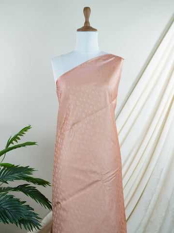 Katan Woven in Varanasi, this semi Mushru saree features the distinctive texture of iktara weave, blending subtle sheen with artisanal charm. Lightweight yet rich in detail, it offers effortless elegance for both traditional events and contemporary celebrations.
#SemiMushru #IktaraWeave #VaranasiSaree #TexturedElegance #HandloomTradition #Manoranjitham #ManoranjithamStyle Kanaka - Manoranjitham Weaves - Handloom Store