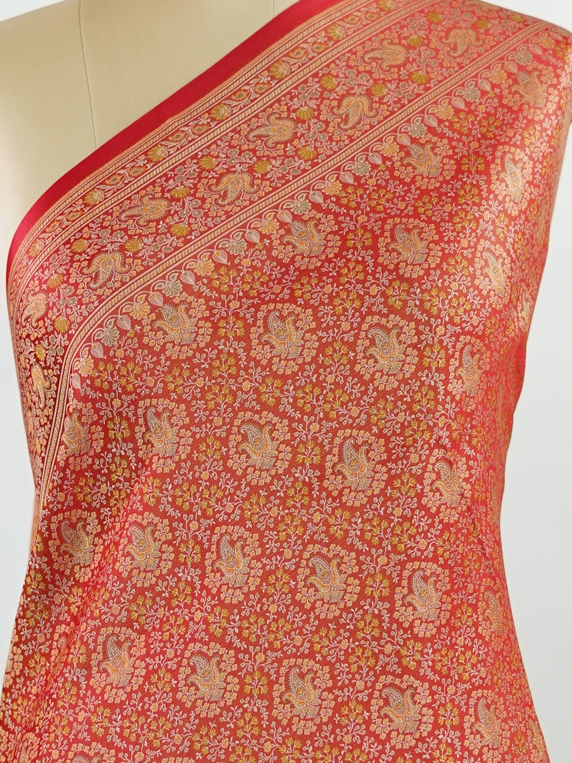 Katan Woven in Varanasi, this semi Mushru saree features the distinctive texture of iktara weave, blending subtle sheen with artisanal charm. Lightweight yet rich in detail, it offers effortless elegance for both traditional events and contemporary celebrations.
#SemiMushru #IktaraWeave #VaranasiSaree #TexturedElegance #HandloomTradition #Manoranjitham #ManoranjithamStyle







 Sumana - Manoranjitham Weaves - Handloom Store