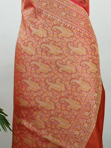 Katan Woven in Varanasi, this semi Mushru saree features the distinctive texture of iktara weave, blending subtle sheen with artisanal charm. Lightweight yet rich in detail, it offers effortless elegance for both traditional events and contemporary celebrations.
#SemiMushru #IktaraWeave #VaranasiSaree #TexturedElegance #HandloomTradition #Manoranjitham #ManoranjithamStyle







 Sumana - Manoranjitham Weaves - Handloom Store