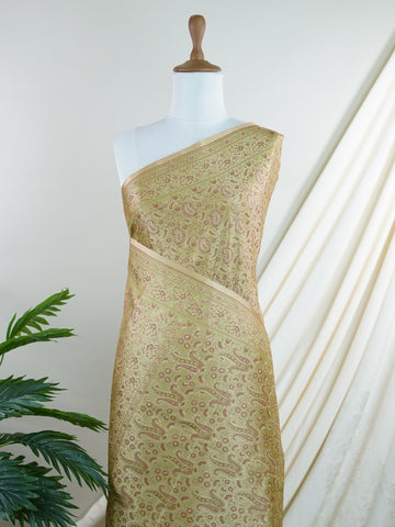 Katan Woven in Varanasi, this semi Mushru saree features the distinctive texture of iktara weave, blending subtle sheen with artisanal charm. Lightweight yet rich in detail, it offers effortless elegance for both traditional events and contemporary celebrations.
#SemiMushru #IktaraWeave #VaranasiSaree #TexturedElegance #HandloomTradition #Manoranjitham #ManoranjithamStyleh. Kamalini - Manoranjitham Weaves - Handloom Store