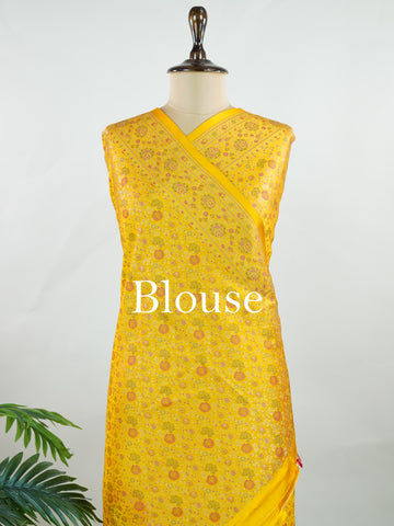 Katan Woven in Varanasi, this semi Mushru saree features the distinctive texture of iktara weave, blending subtle sheen with artisanal charm. Lightweight yet rich in detail, it offers effortless elegance for both traditional events and contemporary celebrations.
#SemiMushru #IktaraWeave #VaranasiSaree #TexturedElegance #HandloomTradition #Manoranjitham #ManoranjithamStyle Ahalya - Manoranjitham Weaves - Handloom Store