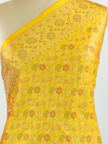Katan Woven in Varanasi, this semi Mushru saree features the distinctive texture of iktara weave, blending subtle sheen with artisanal charm. Lightweight yet rich in detail, it offers effortless elegance for both traditional events and contemporary celebrations.
#SemiMushru #IktaraWeave #VaranasiSaree #TexturedElegance #HandloomTradition #Manoranjitham #ManoranjithamStyle Ahalya - Manoranjitham Weaves - Handloom Store