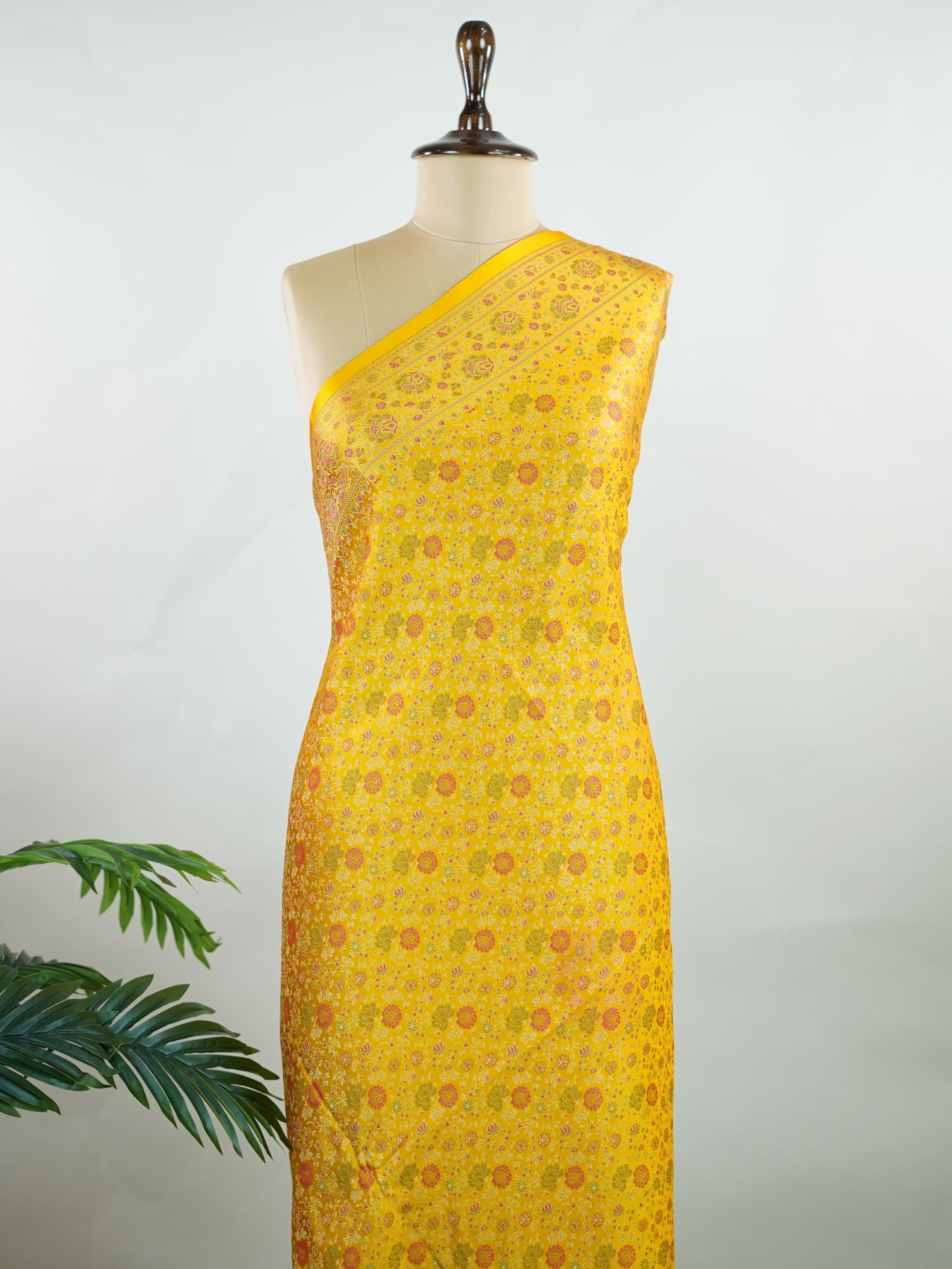 Katan Woven in Varanasi, this semi Mushru saree features the distinctive texture of iktara weave, blending subtle sheen with artisanal charm. Lightweight yet rich in detail, it offers effortless elegance for both traditional events and contemporary celebrations.
#SemiMushru #IktaraWeave #VaranasiSaree #TexturedElegance #HandloomTradition #Manoranjitham #ManoranjithamStyle Ahalya - Manoranjitham Weaves - Handloom Store