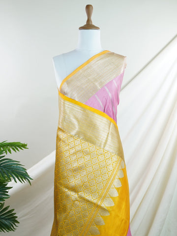 Venkatagiri Silk Woven in the heart of Andhra Pradesh, this Venkatagiri handloom saree is a symbol of regal elegance and heritage. Known for its soft texture and intricate craftsmanship, it drapes gracefully for weddings, pujas, and festive moments. Each thread carries tradition, making it a cherished piece of South Indian artistry. Lightweight yet luxurious — a true sree in every sense. Aarini - Manoranjitham Weaves - Handloom Store