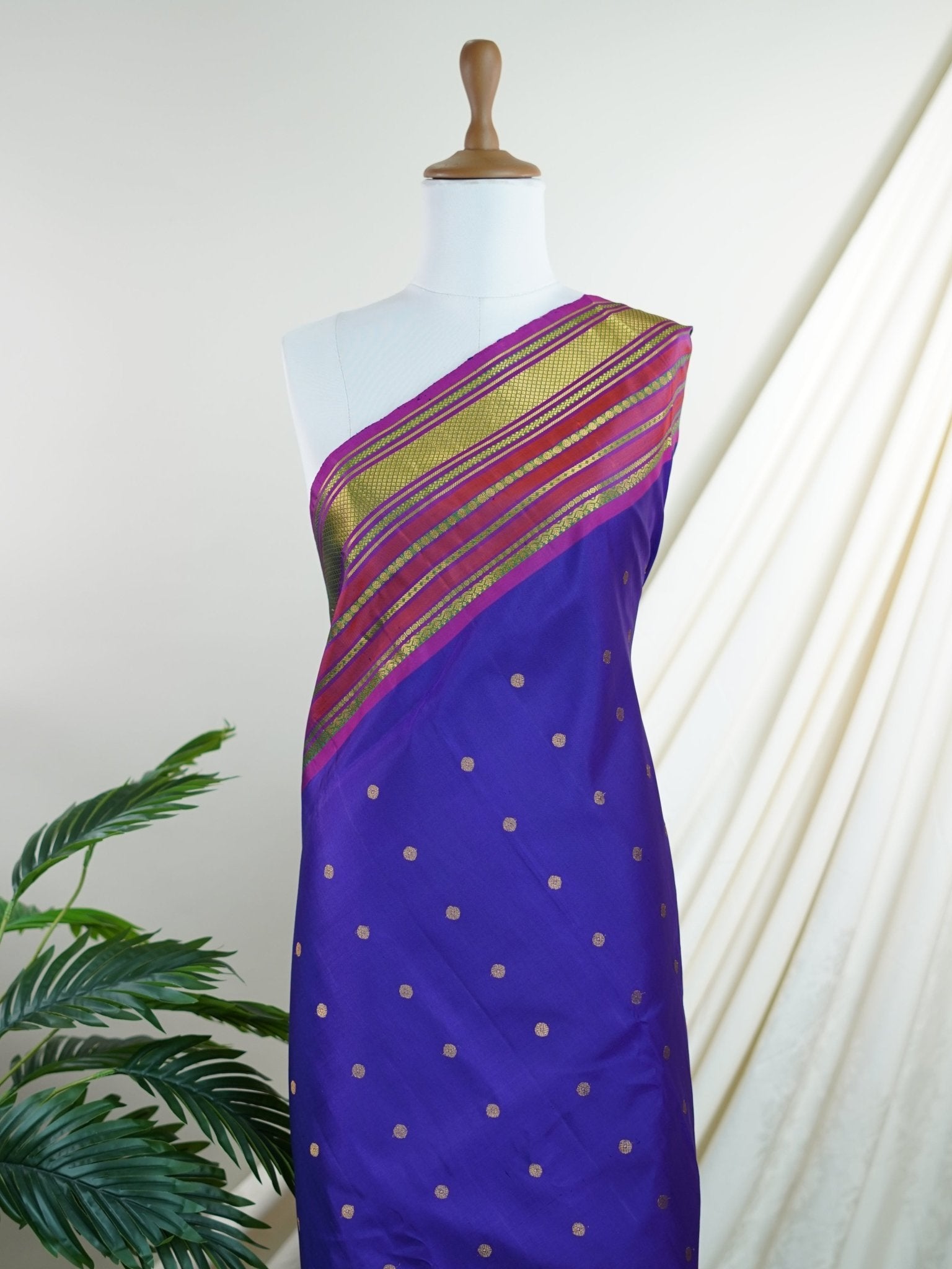 Gadwal Silk  100% Pure Silk  - Manoranjitham Weaves - Handloom Store