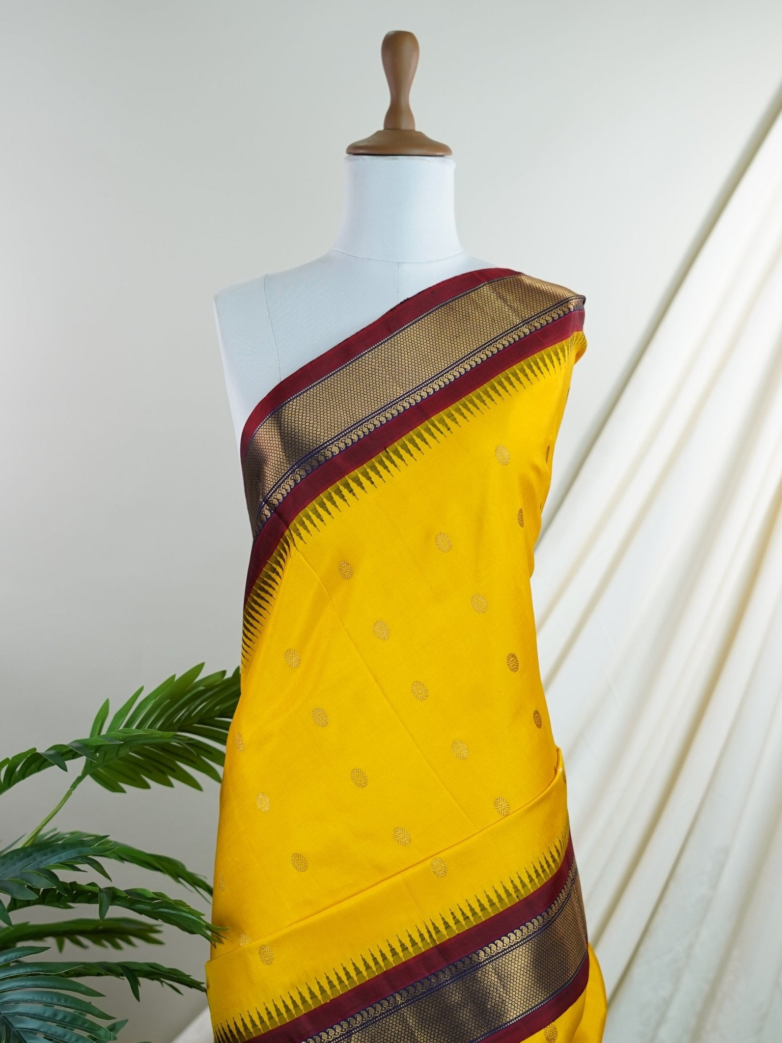 Gadwal Silk Yellowish Green 100% Pure Silk  - Manoranjitham Weaves - Handloom Store