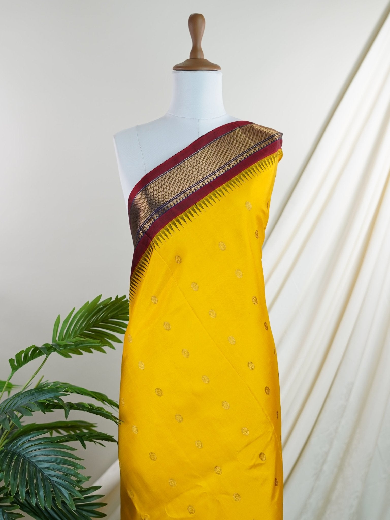 Gadwal Silk Yellowish Green 100% Pure Silk  - Manoranjitham Weaves - Handloom Store