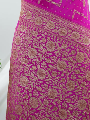 Crepe Woven in the historic city of Varanasi, this 100% pure crepe saree features an exquisite gold jaal spread across a graceful pink base. The intricate pattern shimmers with every movement, echoing age-old artistry in a contemporary silhouette. Perfect for celebratory moments that call for quiet opulence.
#VaranasiWeaves #CrepeWithJaal #PinkAndGoldSaree #HandloomHeritage #BanarasiElegance Amritavarshini - Manoranjitham Weaves - Handloom Store