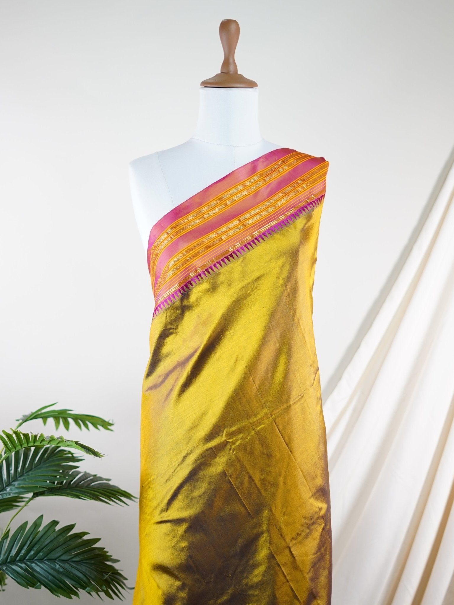 Narayanpet Olive Green 100% Pure Silk  - Manoranjitham Weaves - Handloom Store