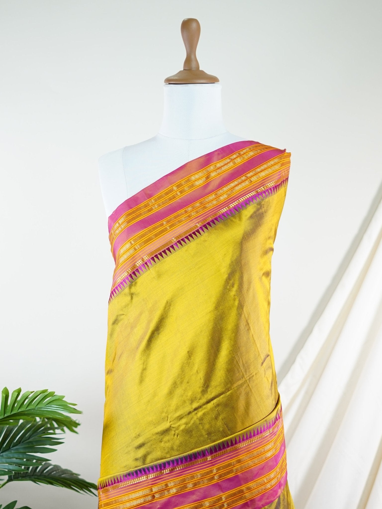 Narayanpet Olive Green 100% Pure Silk  - Manoranjitham Weaves - Handloom Store