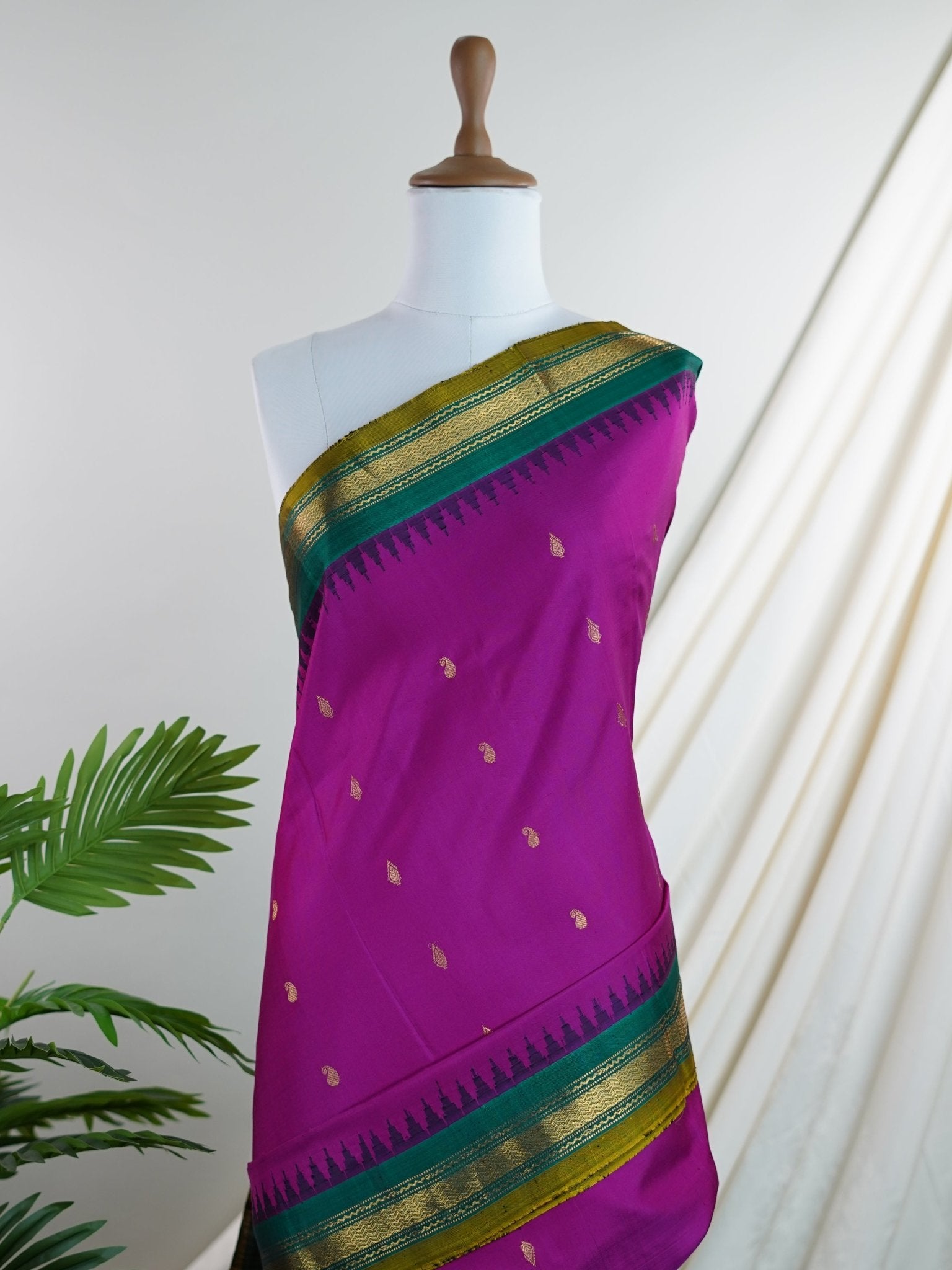 Gadwal Silk Meganta  100% Pure Silk  - Manoranjitham Weaves - Handloom Store