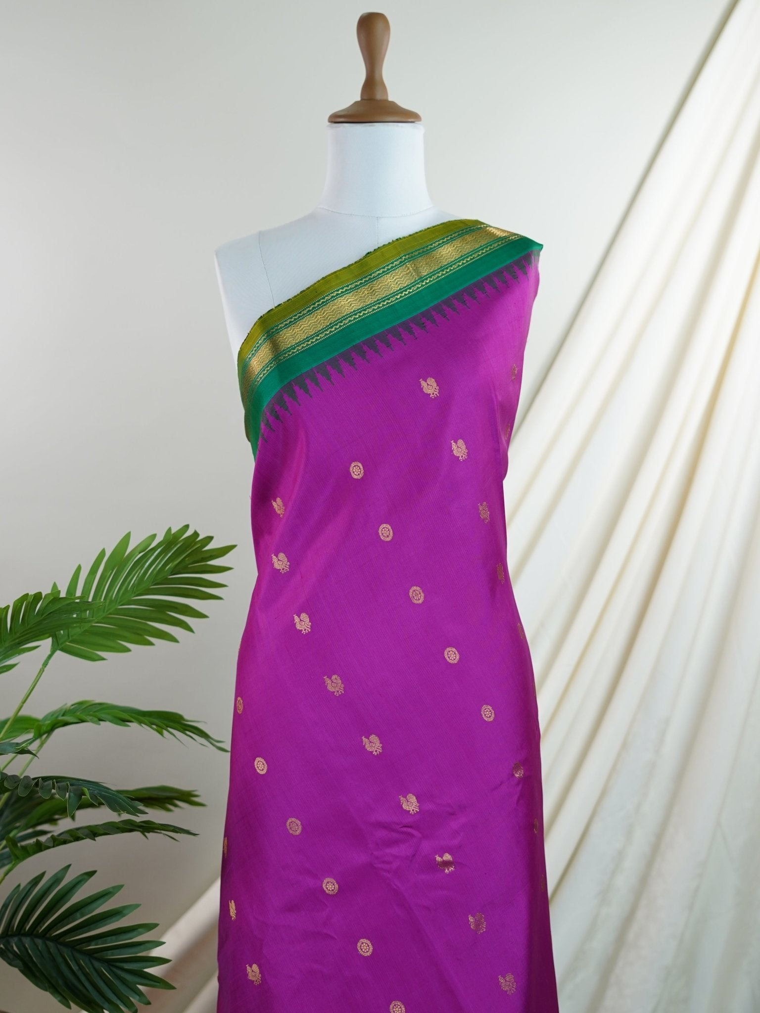 Gadwal Silk Magenta Pink 100% Pure Silk  - Manoranjitham Weaves - Handloom Store