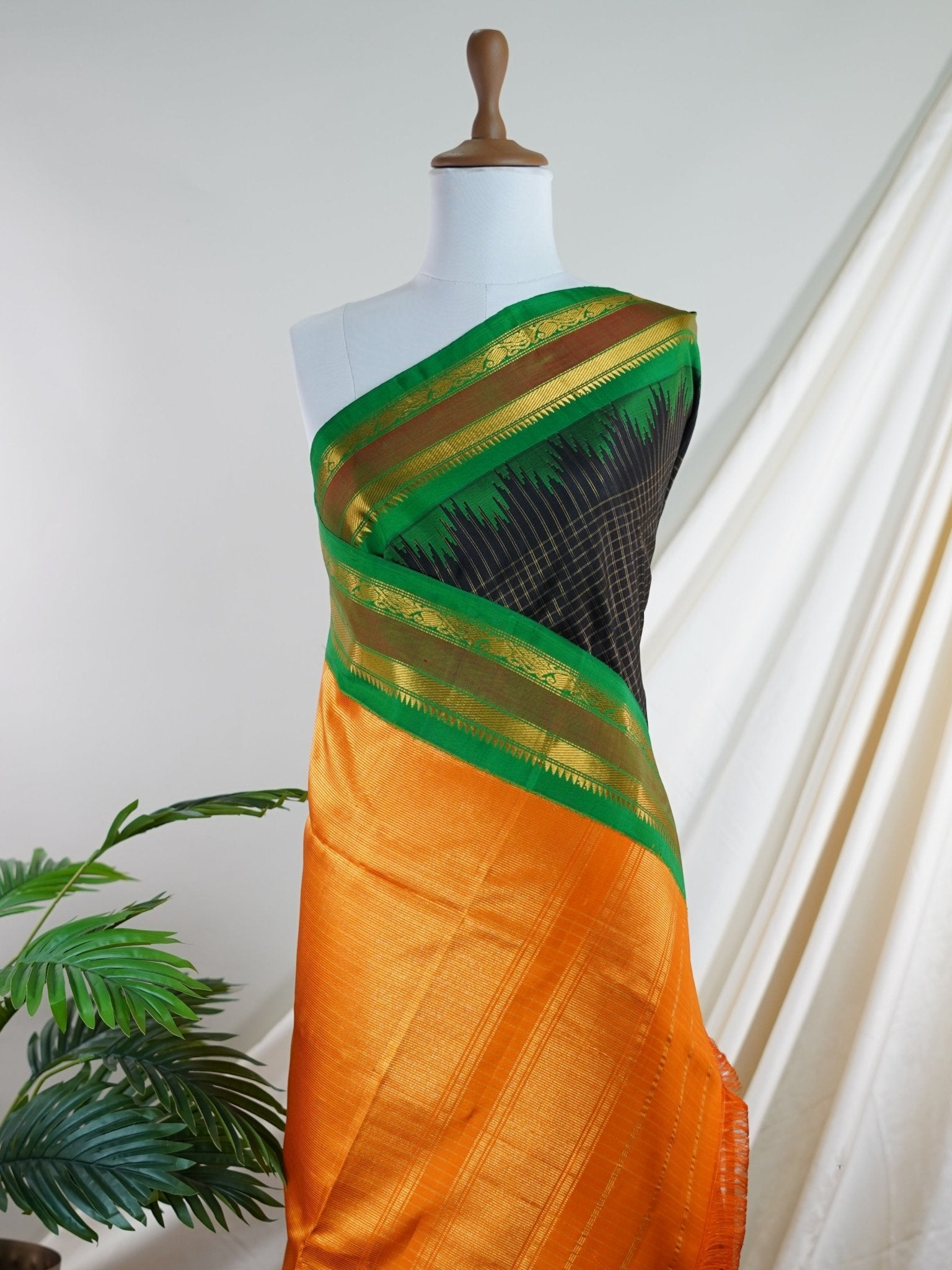 Gadwal Silk  100% Pure Silk  - Manoranjitham Weaves - Handloom Store
