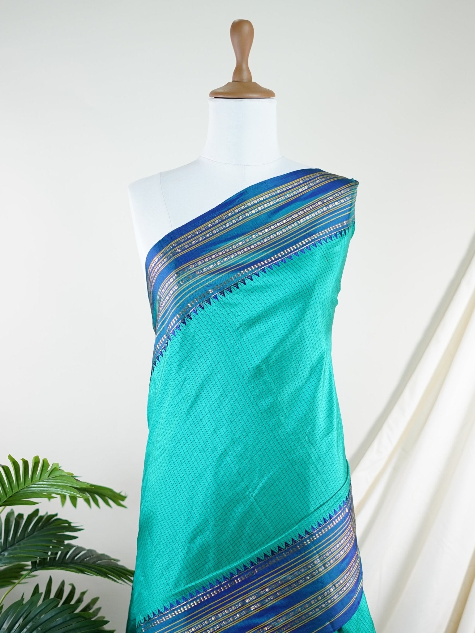 Narayanpet Rama Green  100% Pure Silk  - Manoranjitham Weaves - Handloom Store