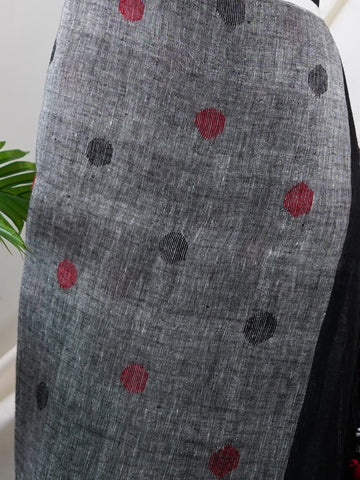 Linen This Linen silk saree, adorned in Black  and detailed with nan weaving, reflects the grandeur of Gujarat. The timeless Handwork motifs enhance its bridal charm. A perfect blend of luxury and tradition, it is designed for those who appreciate fine craftsmanship. Bageshree - Black Handloom Cotton Saree | Zari Border | Traditional - Manoranjitham Weaves - Handloom Store