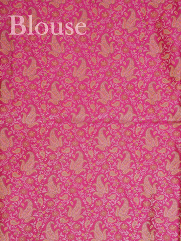 Katan Woven in Varanasi, this semi Mushru saree features the distinctive texture of iktara weave, blending subtle sheen with artisanal charm. Lightweight yet rich in detail, it offers effortless elegance for both traditional events and contemporary celebrations.
#SemiMushru #IktaraWeave #VaranasiSaree #TexturedElegance #HandloomTradition #Manoranjitham #ManoranjithamStyle Anupama - Manoranjitham Weaves - Handloom Store